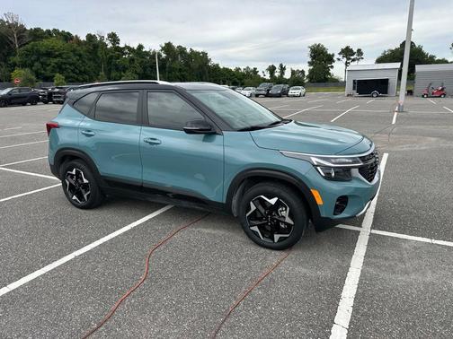 Pluton Blue/Black Roof 2025 Kia Seltos S