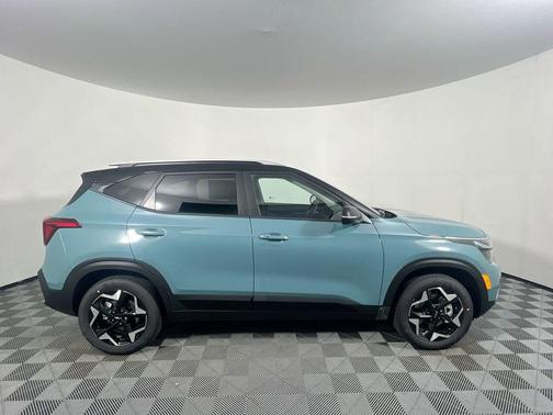 Pluton Blue/Black Roof 2025 Kia Seltos S