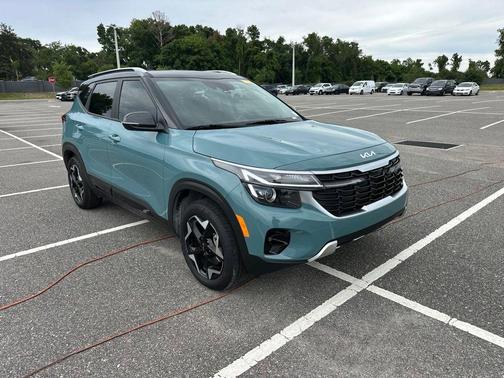 Pluton Blue/Black Roof 2025 Kia Seltos S