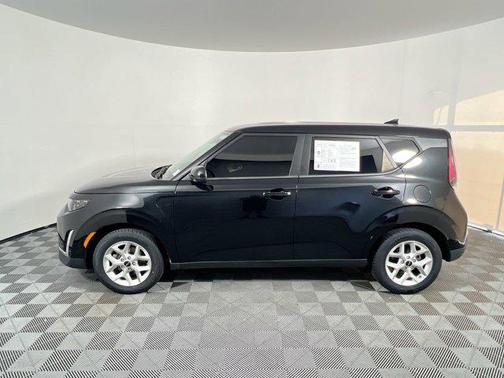 Fusion Black 2024 Kia Soul LX
