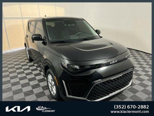 Fusion Black 2024 Kia Soul LX