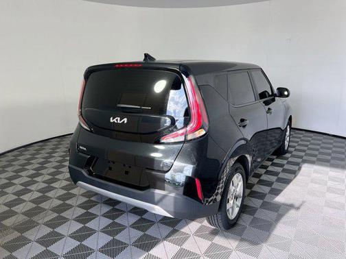 Fusion Black 2024 Kia Soul LX