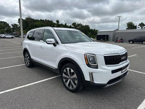 Glacial White Pearl 2022 Kia Telluride S