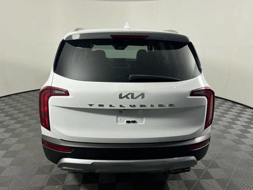 Glacial White Pearl 2022 Kia Telluride S