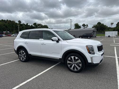 Glacial White Pearl 2022 Kia Telluride S