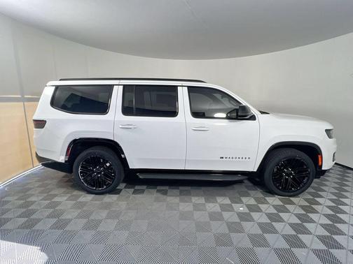 Bright White Clearcoat 2023 Jeep Wagoneer Series II Carbide 4x4