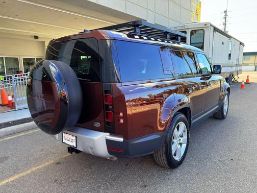 2023 Land Rover Defender 130 SE