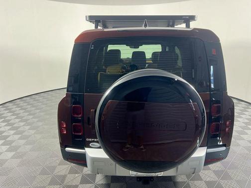 2023 Land Rover Defender 130 SE