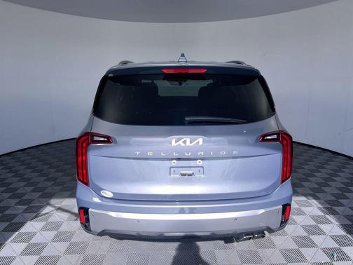 Everlasting Silver 2023 Kia Telluride S
