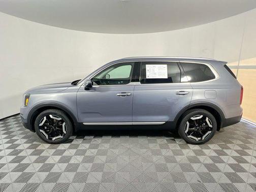 Everlasting Silver 2023 Kia Telluride S