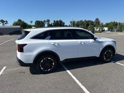 Glacial White Pearl 2024 Kia Sorento S