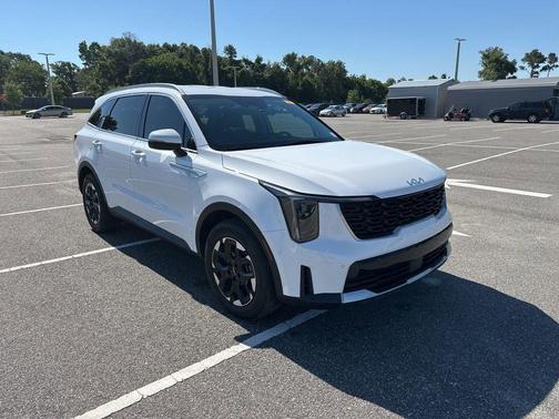 Glacial White Pearl 2024 Kia Sorento S