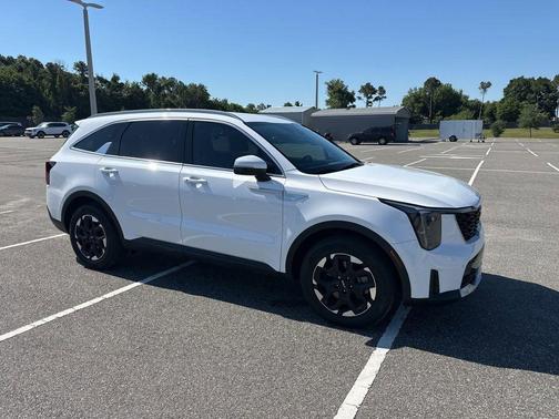 Glacial White Pearl 2024 Kia Sorento S