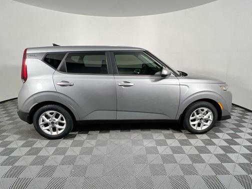 Steel Gray 2025 Kia Soul LX