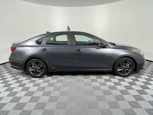 Photo 2 of 35 of 2021 Kia Forte GT-Line