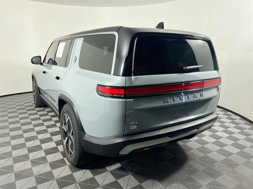 2024 Rivian R1S Adventure