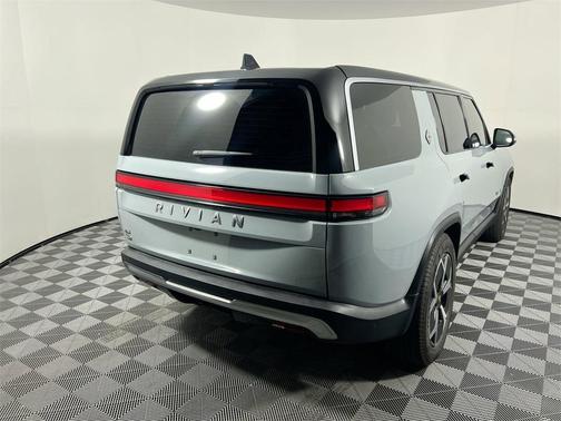 2024 Rivian R1S Adventure