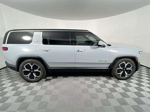 2024 Rivian R1S Adventure