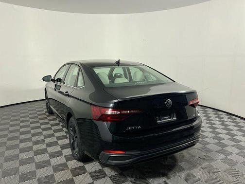 Deep Black Pearl 2023 Volkswagen Jetta 1.5T SE