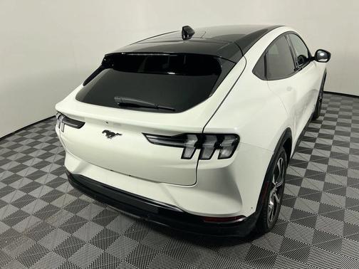 Star White Metallic Tri-Coat 2022 Ford Mustang Mach-E Premium