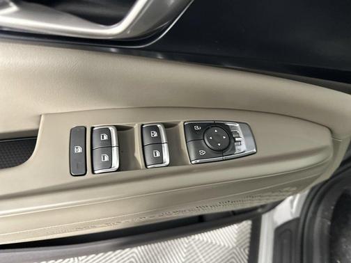 Ceramic Silver 2027 Kia Carnival LXS