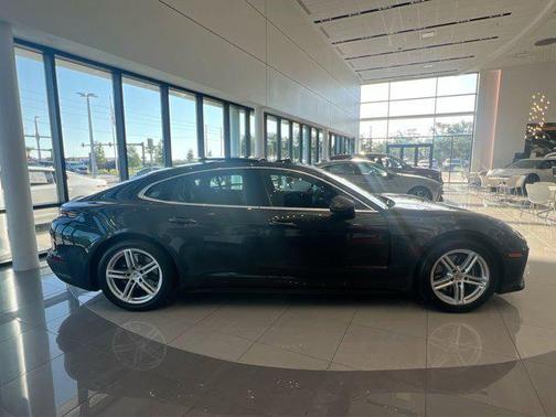 2025 Porsche Panamera Base