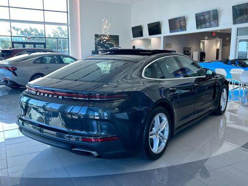 2025 Porsche Panamera Base