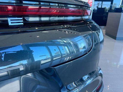 2025 Porsche Panamera Base
