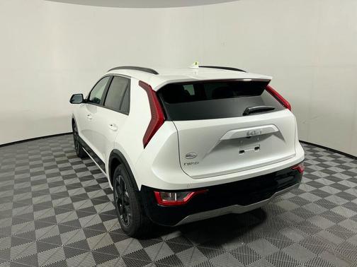 Snow White Pearl 2026 Kia Niro EV Wind