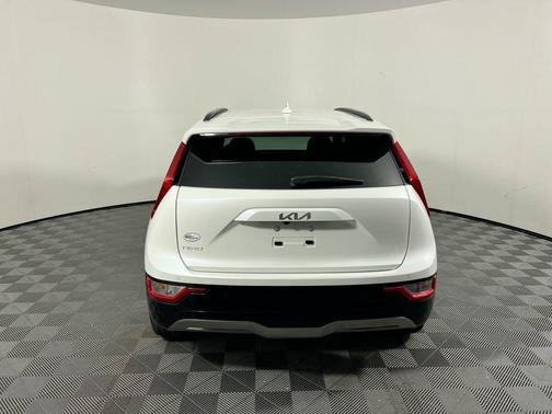 Snow White Pearl 2026 Kia Niro EV Wind