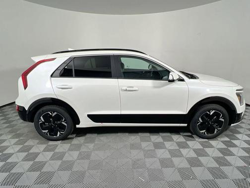 Snow White Pearl 2026 Kia Niro EV Wind
