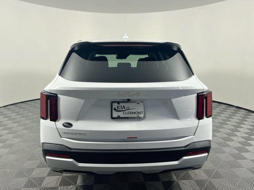 Glacial White Pearl 2026 Kia Sorento LX