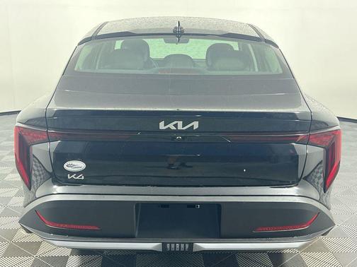 Aurora Black Pearl 2026 Kia K4 LXS