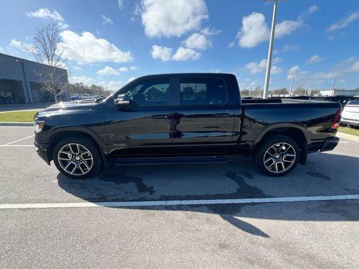 Diamond Black Crystal Pearlcoat 2019 RAM 1500 Laramie