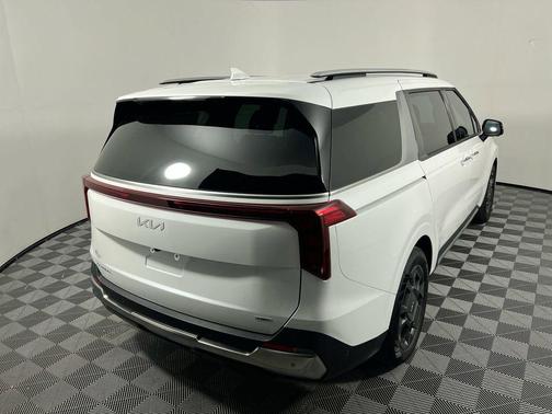 Snow White Pearl 2026 Kia Carnival Hybrid SX