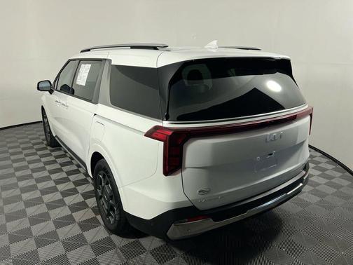 Snow White Pearl 2026 Kia Carnival Hybrid SX