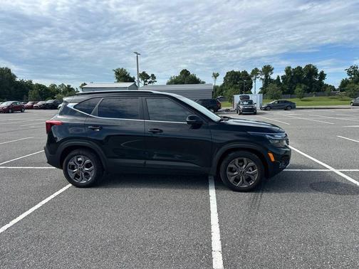 Fusion Black 2024 Kia Seltos S