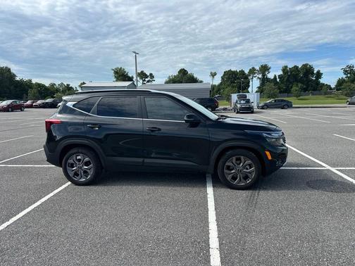 Fusion Black 2024 Kia Seltos S