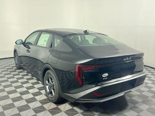 Aurora Black Pearl 2026 Kia K4 LXS