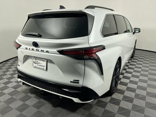 Wind Chill Pearl 2023 Toyota Sienna XSE 7 Passenger