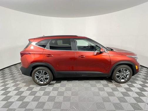 Mars Orange 2023 Kia Seltos S