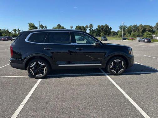 Ebony Black 2024 Kia Telluride S