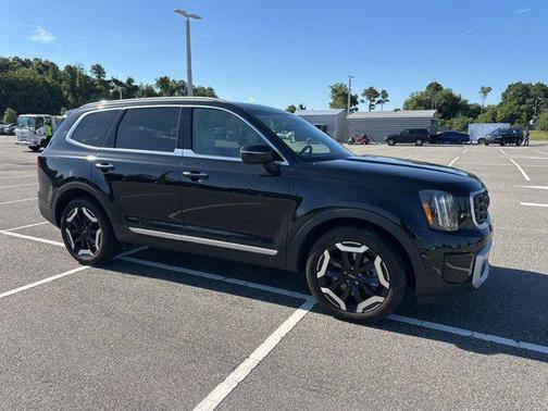 Ebony Black 2024 Kia Telluride S