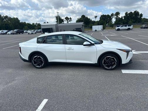 Snow White Pearl 2025 Kia K4 EX