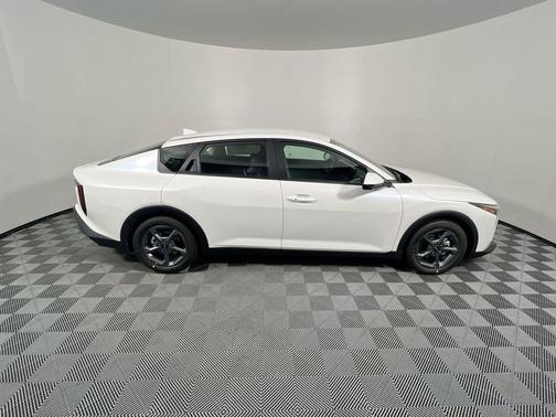Snow White Pearl 2026 Kia K4 LXS