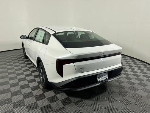 Snow White Pearl 2026 Kia K4 LXS