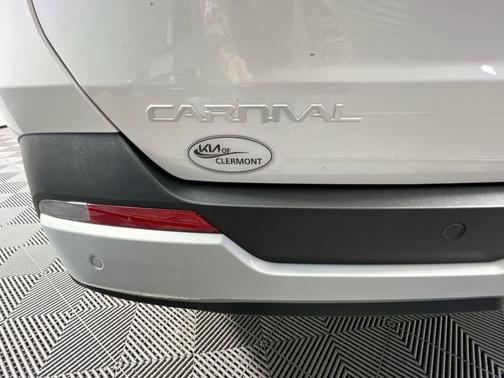 White Pearl 2026 Kia Carnival LXS