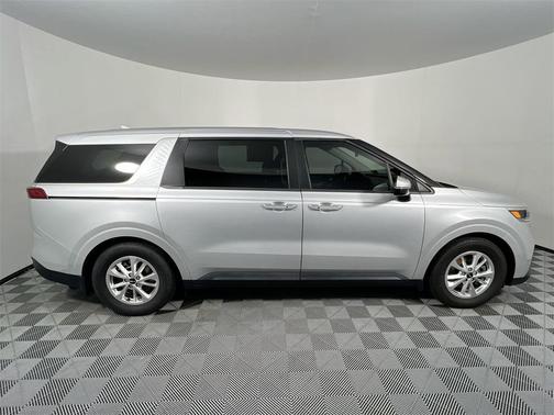 2023 Kia Carnival LX