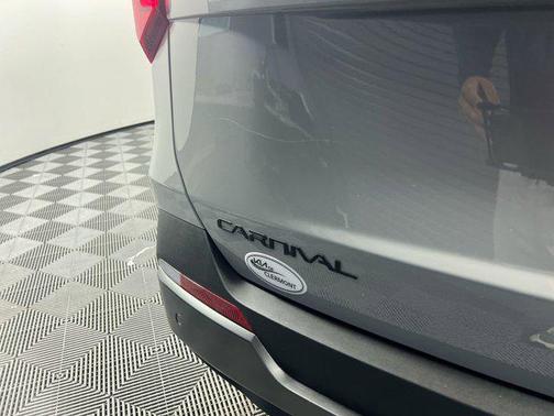 2025 Kia Carnival Hybrid SX