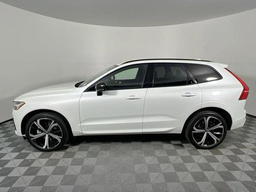 Crystal White Metallic 2023 Volvo XC60 B5 Ultimate Dark Theme